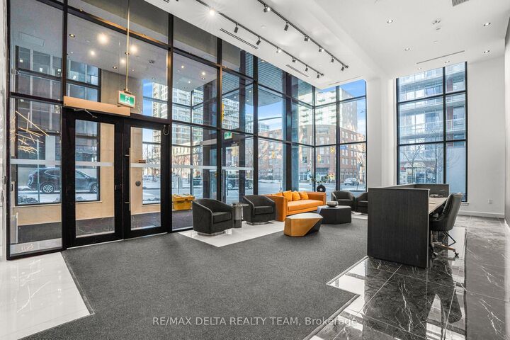 Property Photo:  180 George Street 2208  ON K1N 9M2 