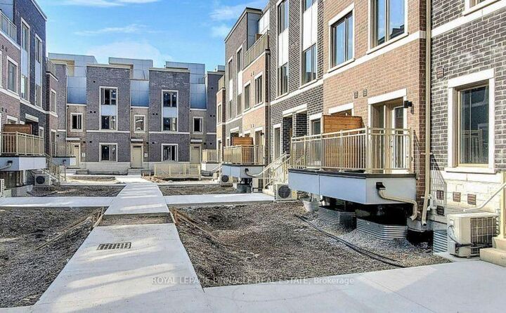Photo de la propriété:  151 Honeycrisp Crescent Th177  ON L4K 0N6 