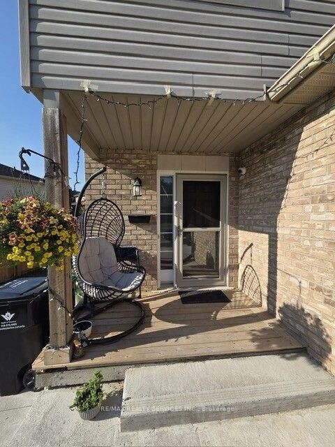 Property Photo:  317 Briarmeadow Drive  ON N2A 4L1 
