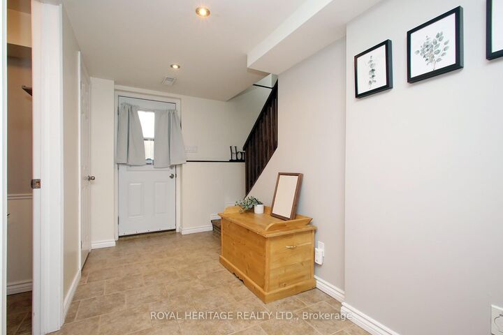 Property Photo:  164 Kings Hill Lane  ON L1C 1R8 