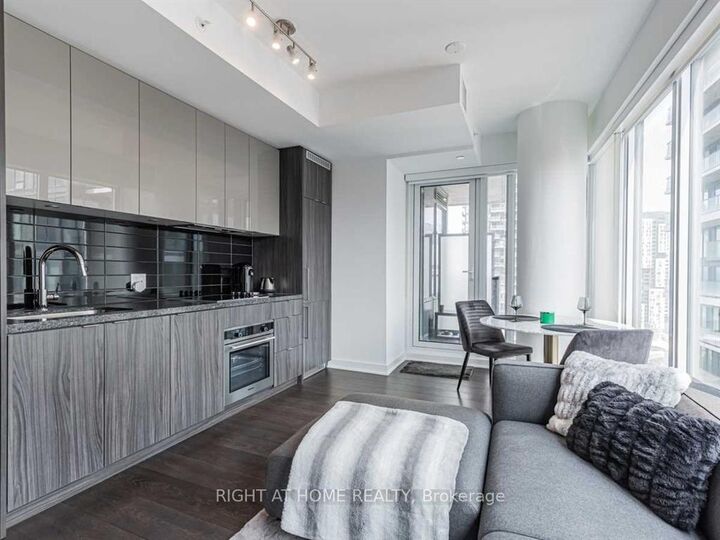 115 Blue Jays Way 3215 — photo 1