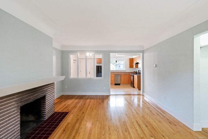 Property Photo: 1481 Bay St BC V8R 2A6