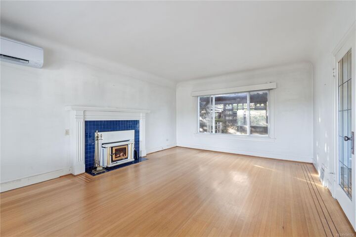 Property Photo:  736 Terminal Ave N  BC V9S 4K2 