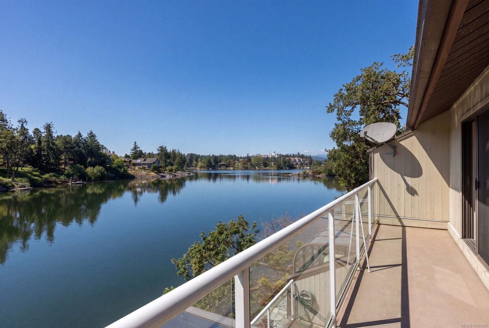Property Photo: 67 Gorge Rd W #3 BC V9A 1L9