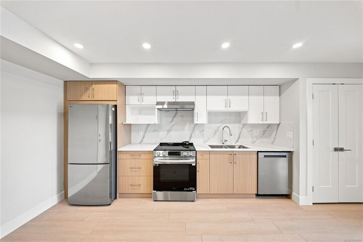 Property Photo:  171 Jensen Ave W #307  BC V9P 1K3 