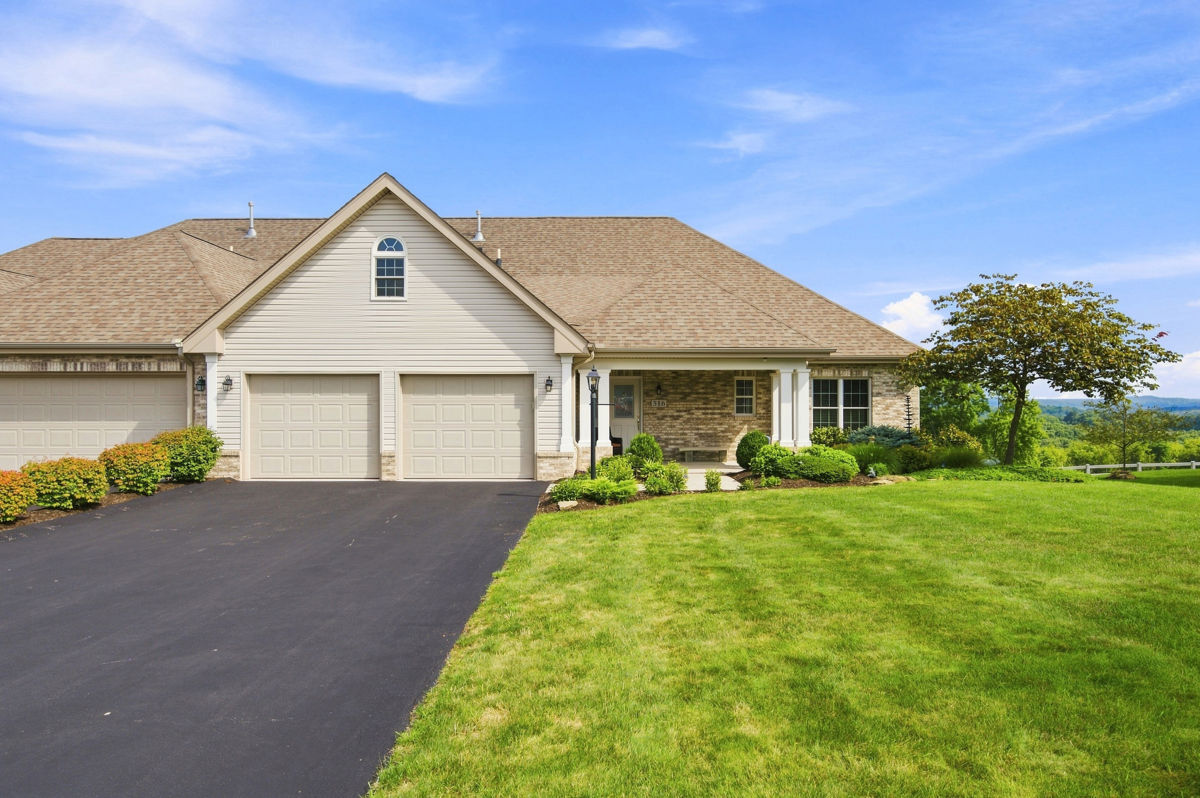Property Photo: 316 Ridge View Court PA 15101