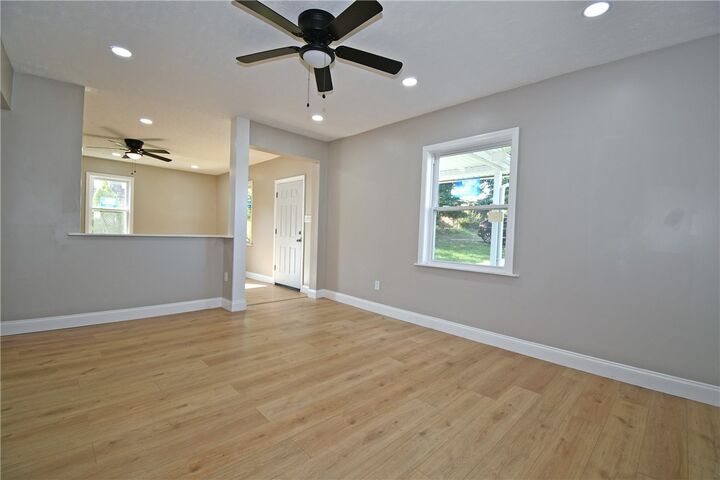 Property Photo:  28 Farley St  PA 15301 