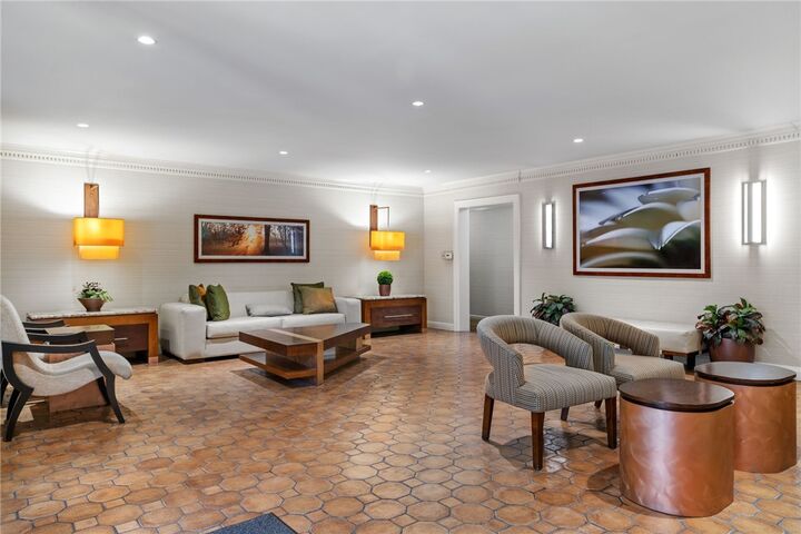 Property Photo:  220 N Dithridge 1102  PA 15213 