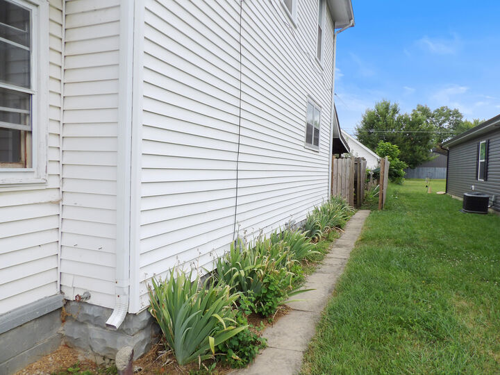 Property Photo: 732 S Fayette Street OH 43160