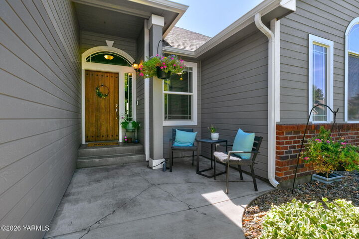 Property Photo: 7300 Fremont Way WA 98908
