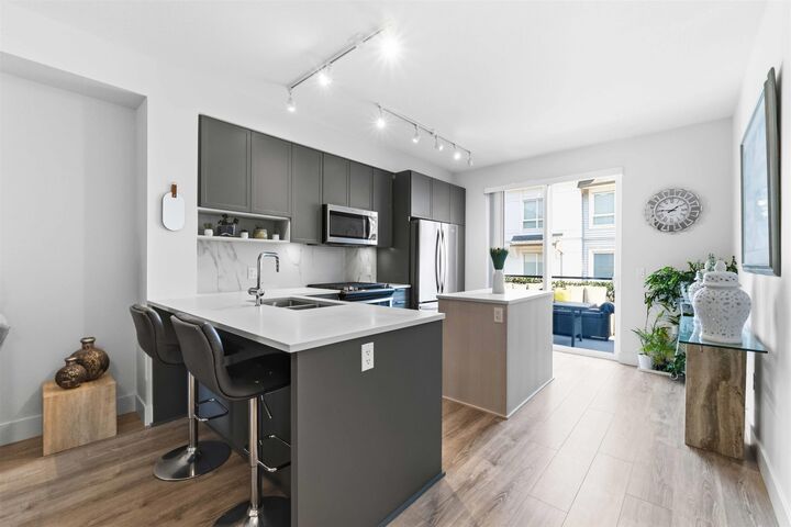 Property Photo: 9718 161A Street 67 BC V4N 6S7