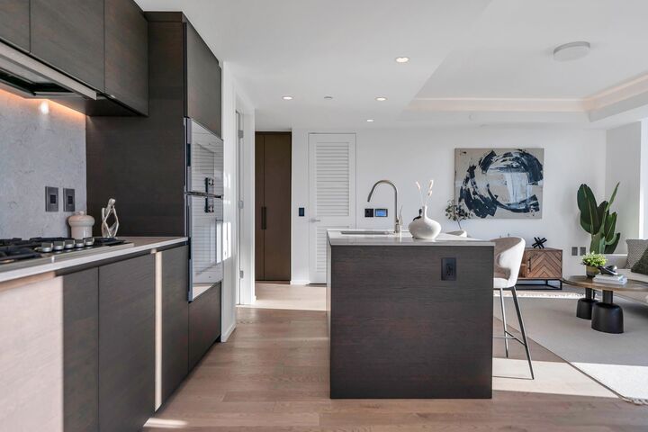 Property Photo: 1482 Robson Street 1106 BC V6G 1B9
