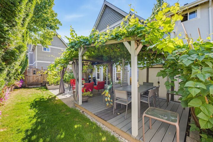 1135 Lansdowne Drive 11 — photo 1