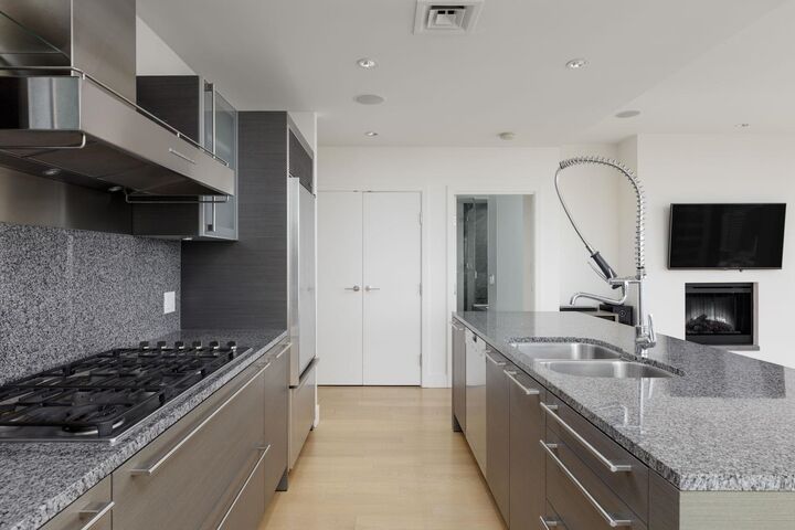Property Photo: 1111 Alberni Street 4304 BC V6E 4V2