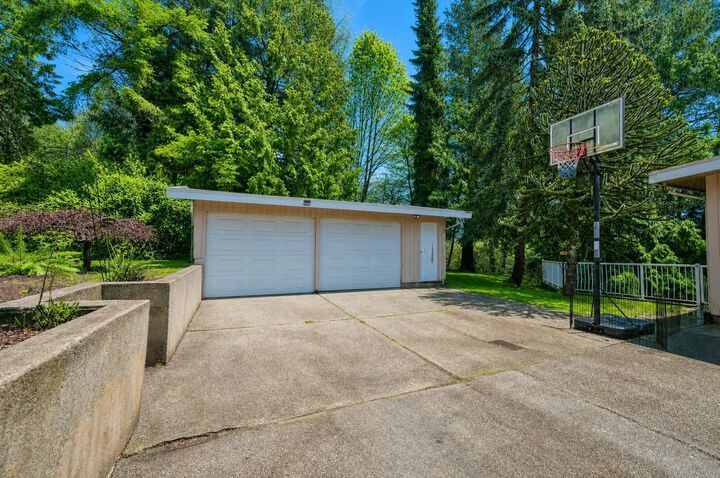 Property Photo: 733 Shaw Avenue BC V3K 2R7