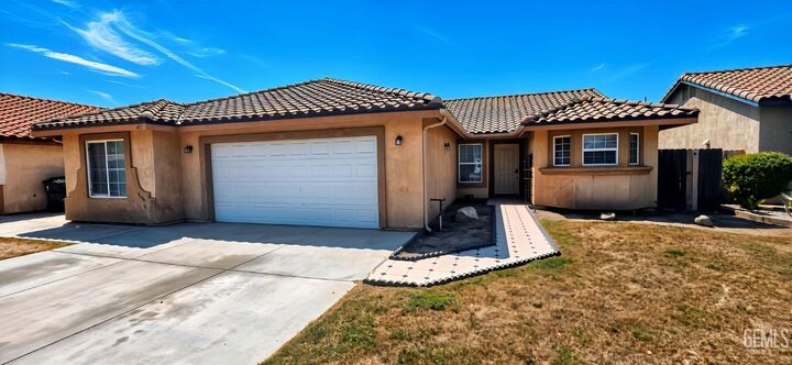 Property Photo:  411 Scarletfire Drive  CA 93307 