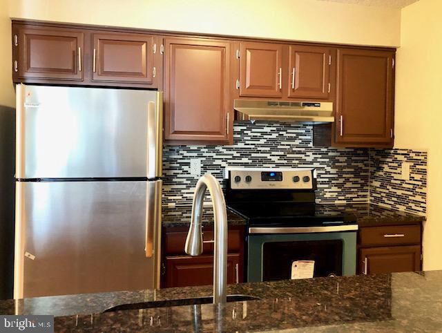 Property Photo:  513 Aspen Drive  NJ 08536 