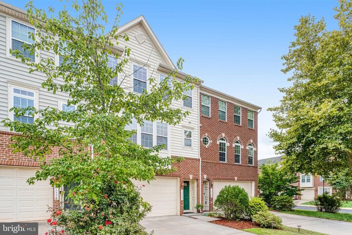 Property Photo: 10260 Fountain Circle VA 20110