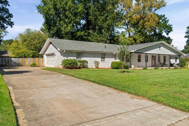 Property Photo:  11 Deerwood Dr  AR 72034 