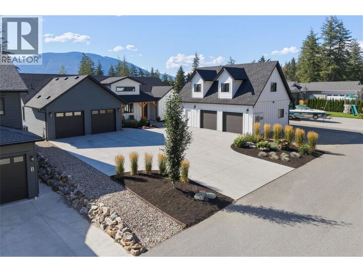 Property Photo:  3820 20 Street Northeast 8  BC V1E 0G7 