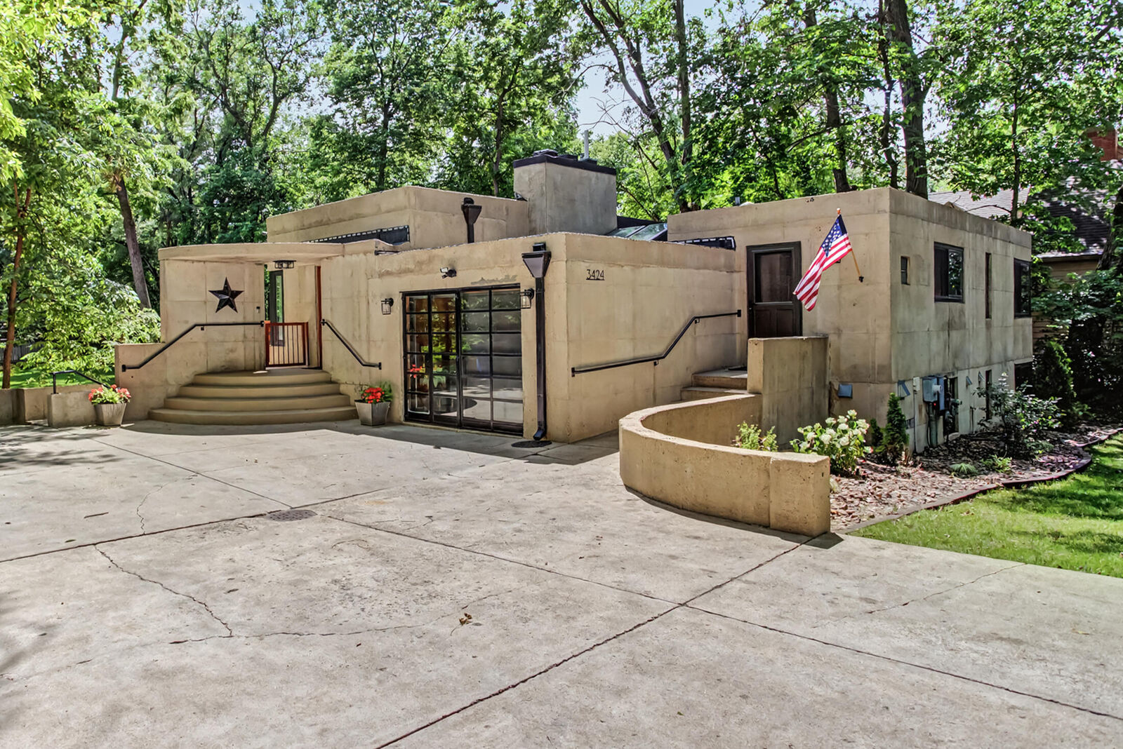 Property Photo:  3424 Oakland Street  IA 50014 