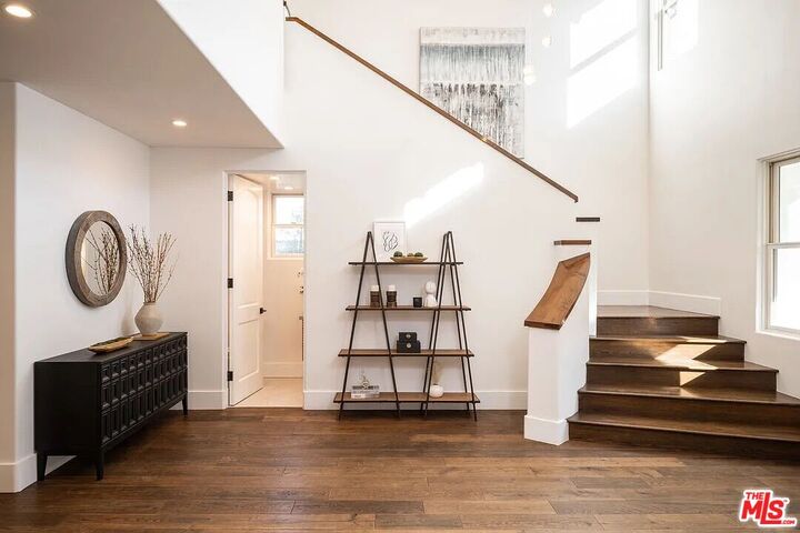 Property Photo:  3496 Redwood Ave  CA 90066 