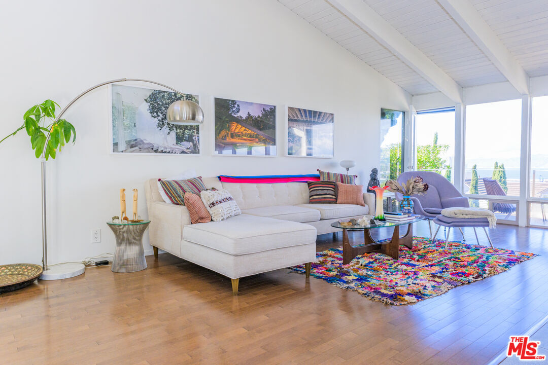 Property Photo: 241 Rees St CA 90293