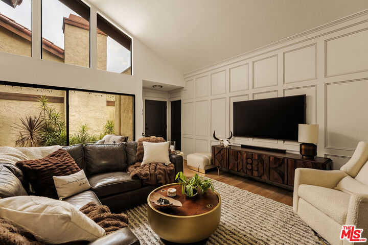 Property Photo: 1333 Park Plaza Dr CA 90804