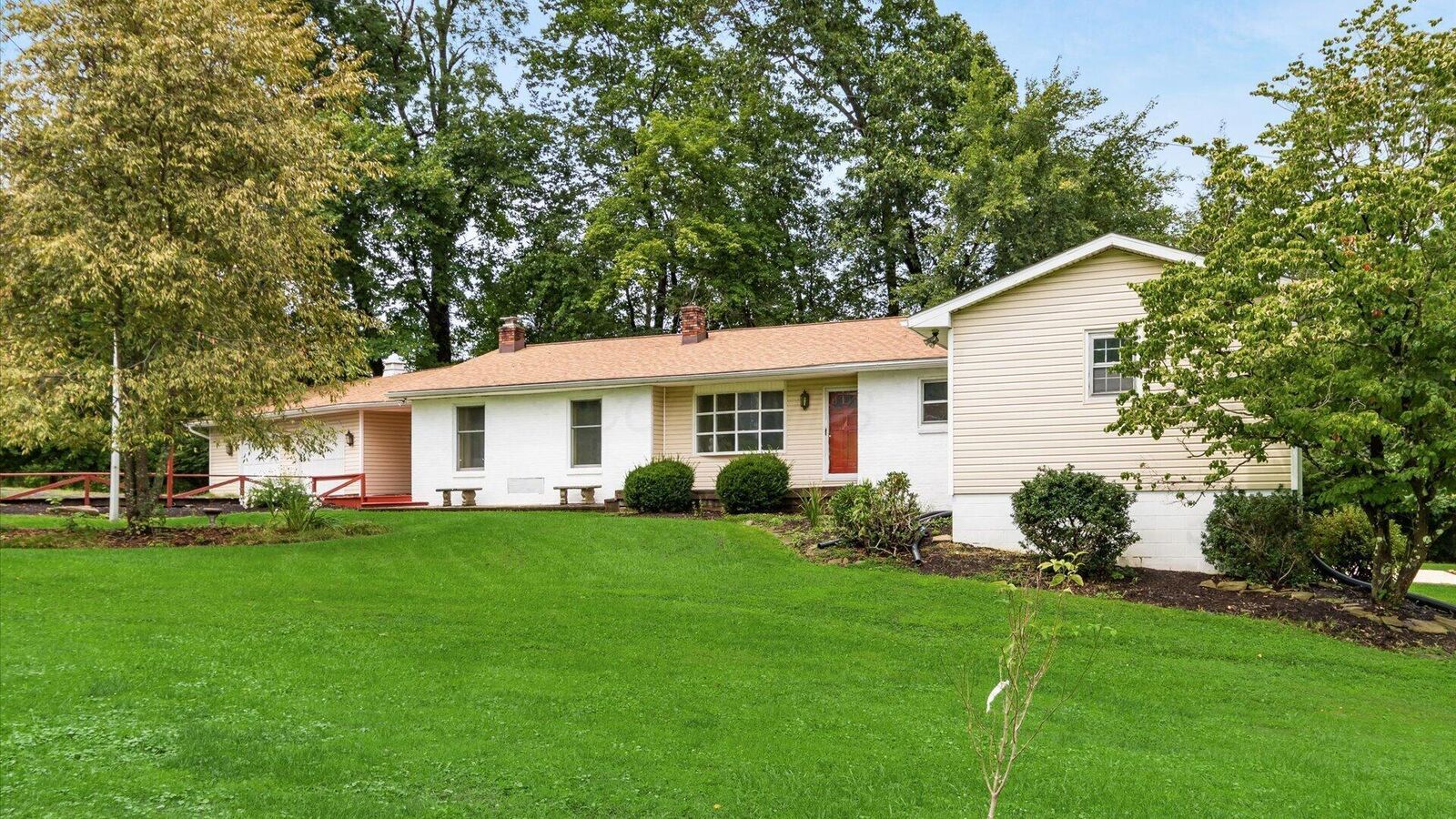 Property Photo: 300 Eastlawn Circle OH 43701