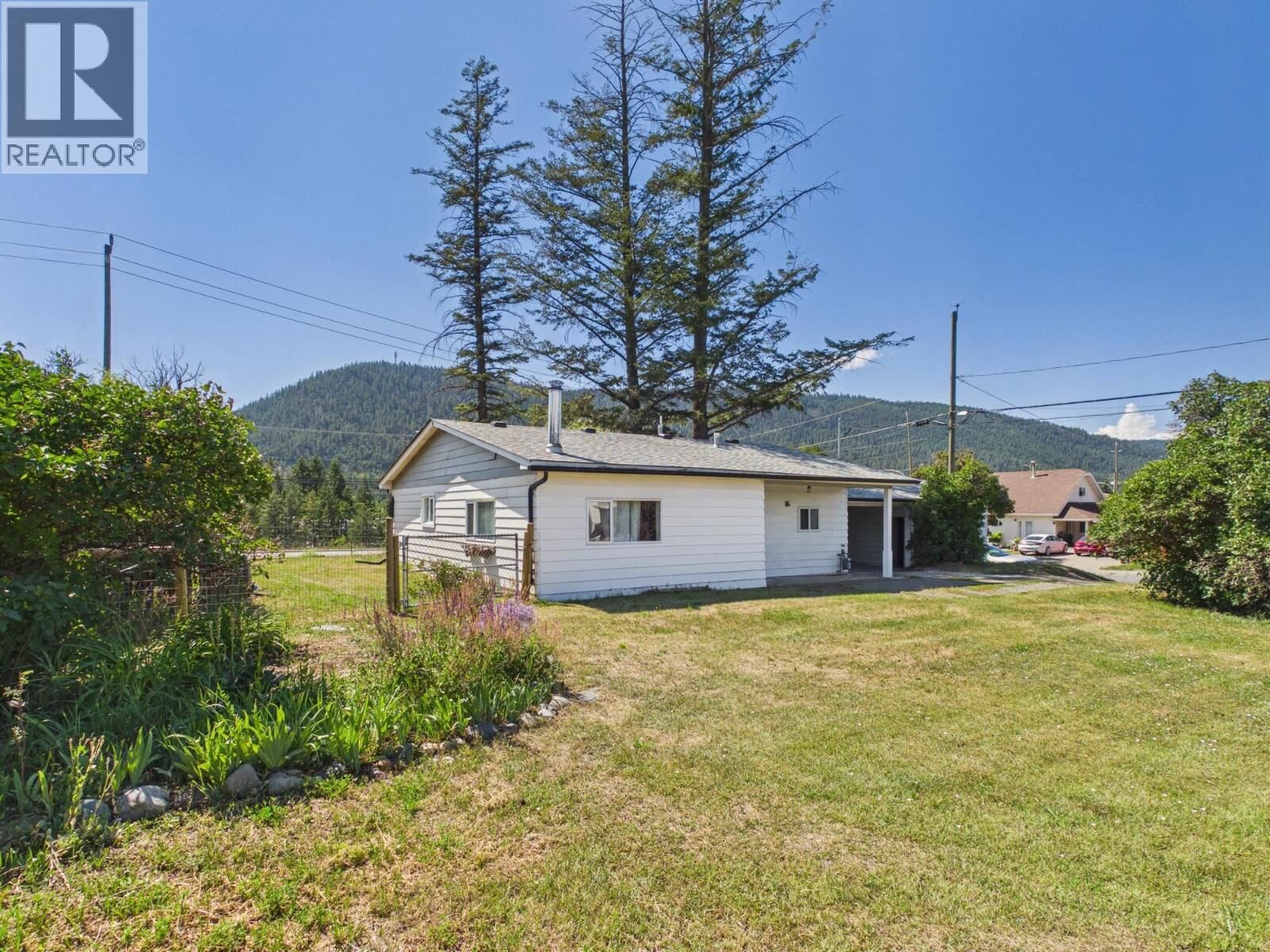 Property Photo:  2020 Mackenzie Avenue  BC V2G 1P3 
