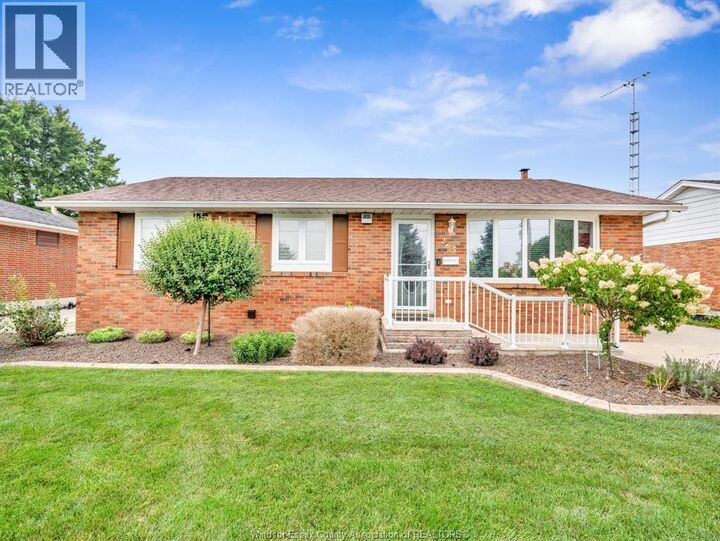 Property Photo:  265 Fairview Avenue East  ON N9M 2R4 