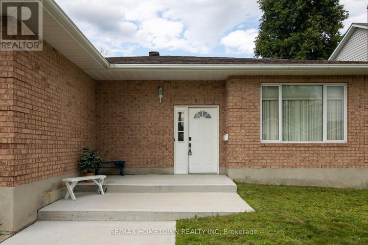 Property Photo: 996 Massie Drive ON K0E 1T0
