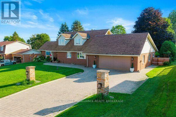 Property Photo: 1102 Burnside Drive ON K6V 5T1