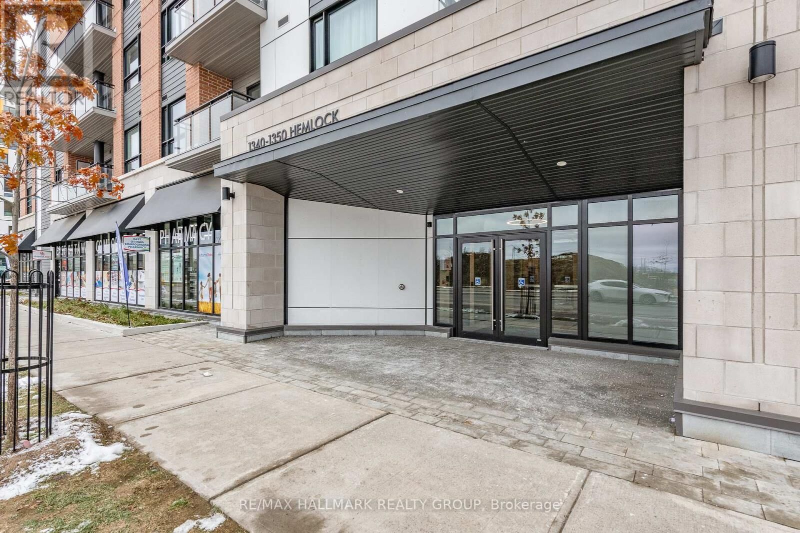 Property Photo: 1350 Hemlock Road 404 ON K1K 5C2