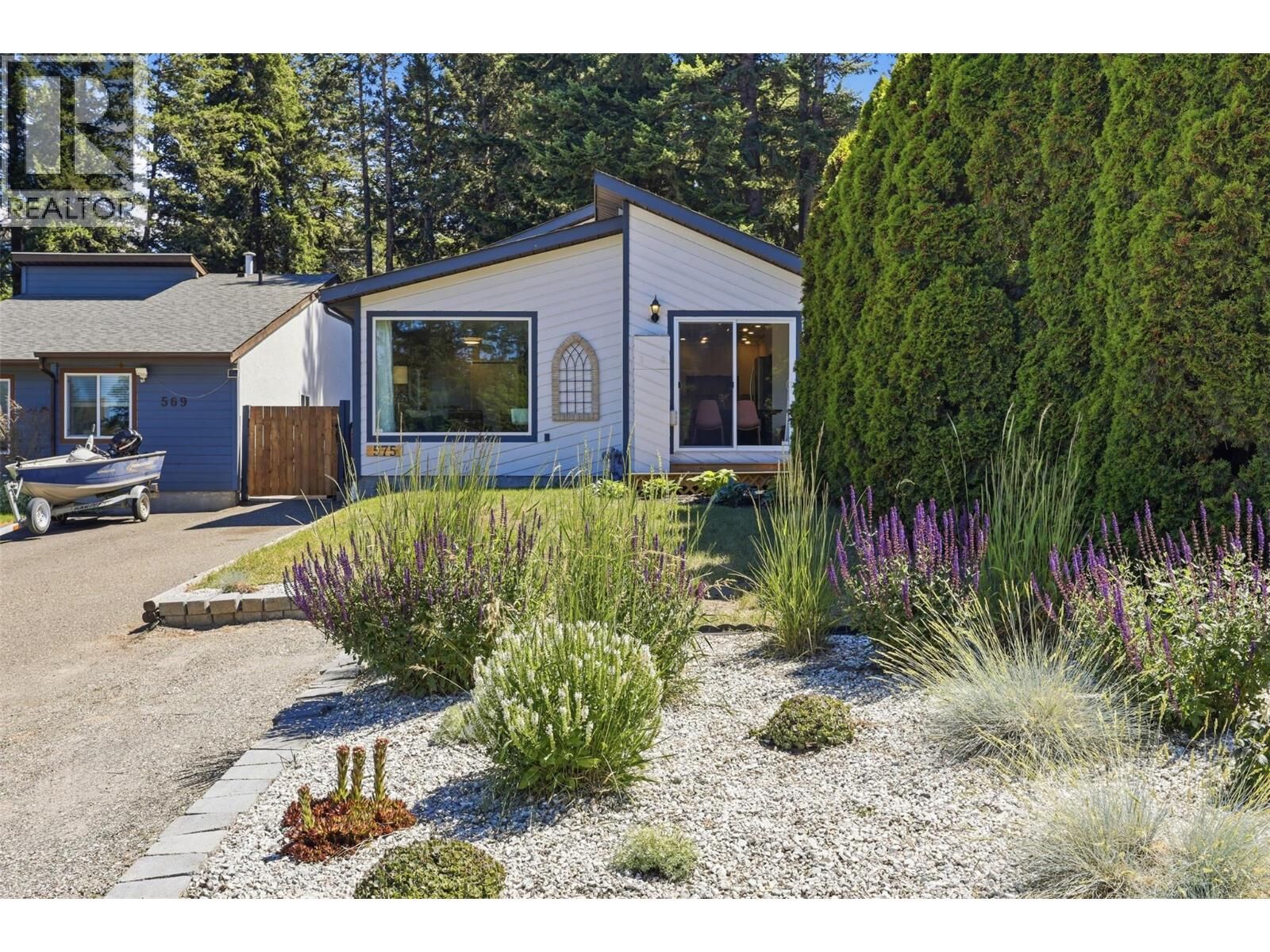 Property Photo: 575 Gleneagles Drive BC V2E 1X1