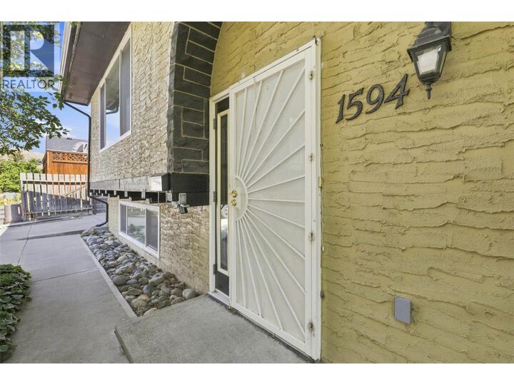 Property Photo: 1594 Griffin Terrace BC V2B 7R6