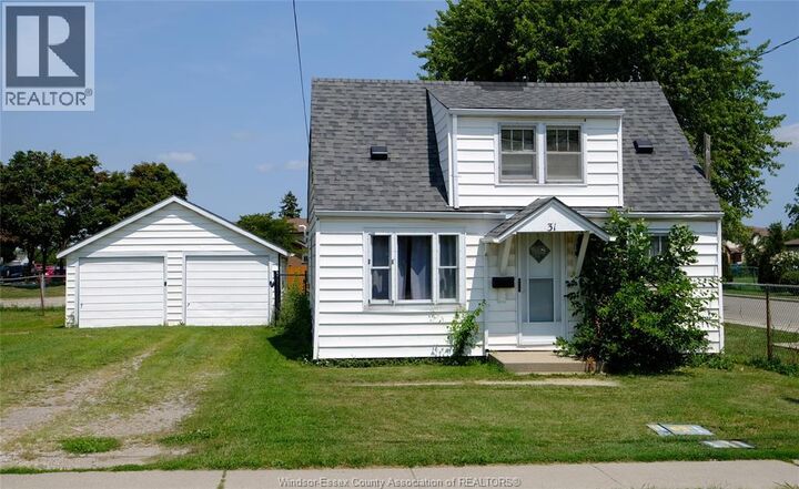 Property Photo:  31 Maidstone Avenue East  ON N8M 2J3 