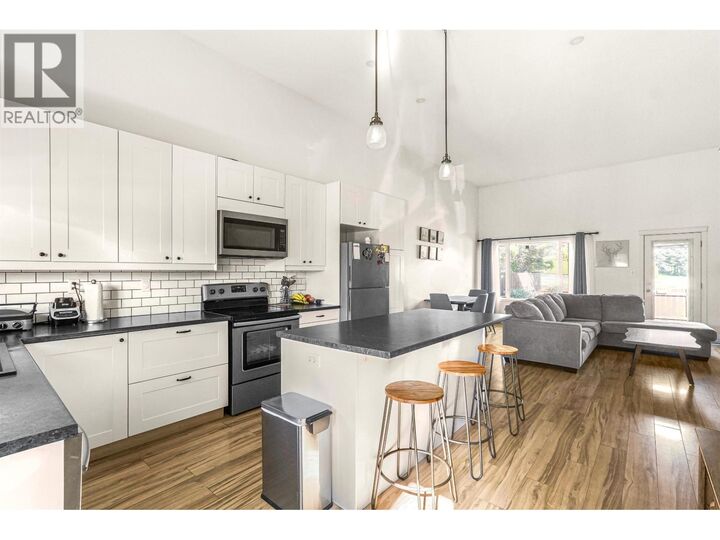 Property Photo: 20 Clifford Street 2 BC V8C 1B4