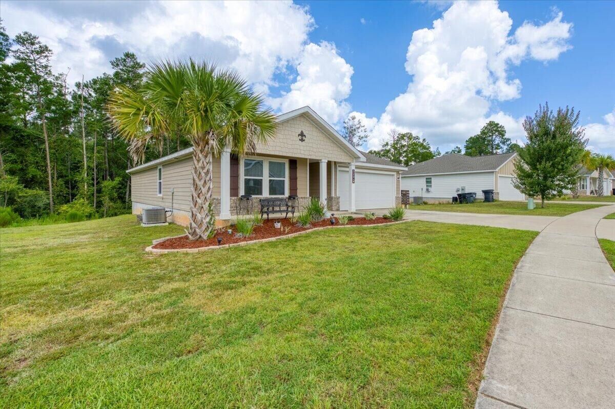 Property Photo: 520 Whispering Creek Avenue FL 32439