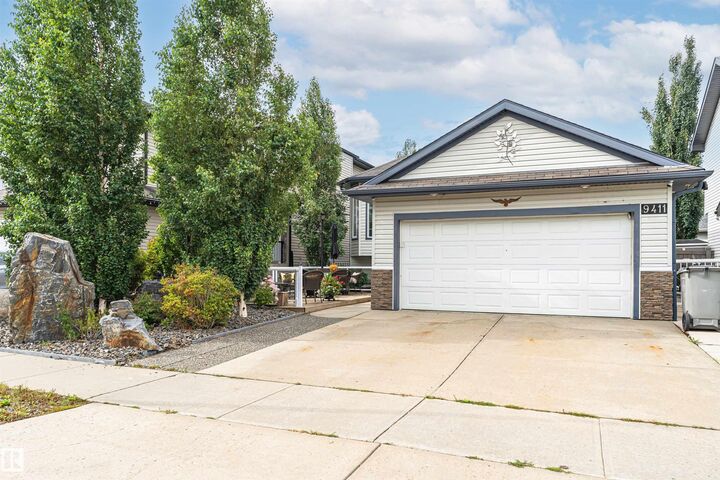 Property Photo: 9411 104 Avenue AB T8R 0B2