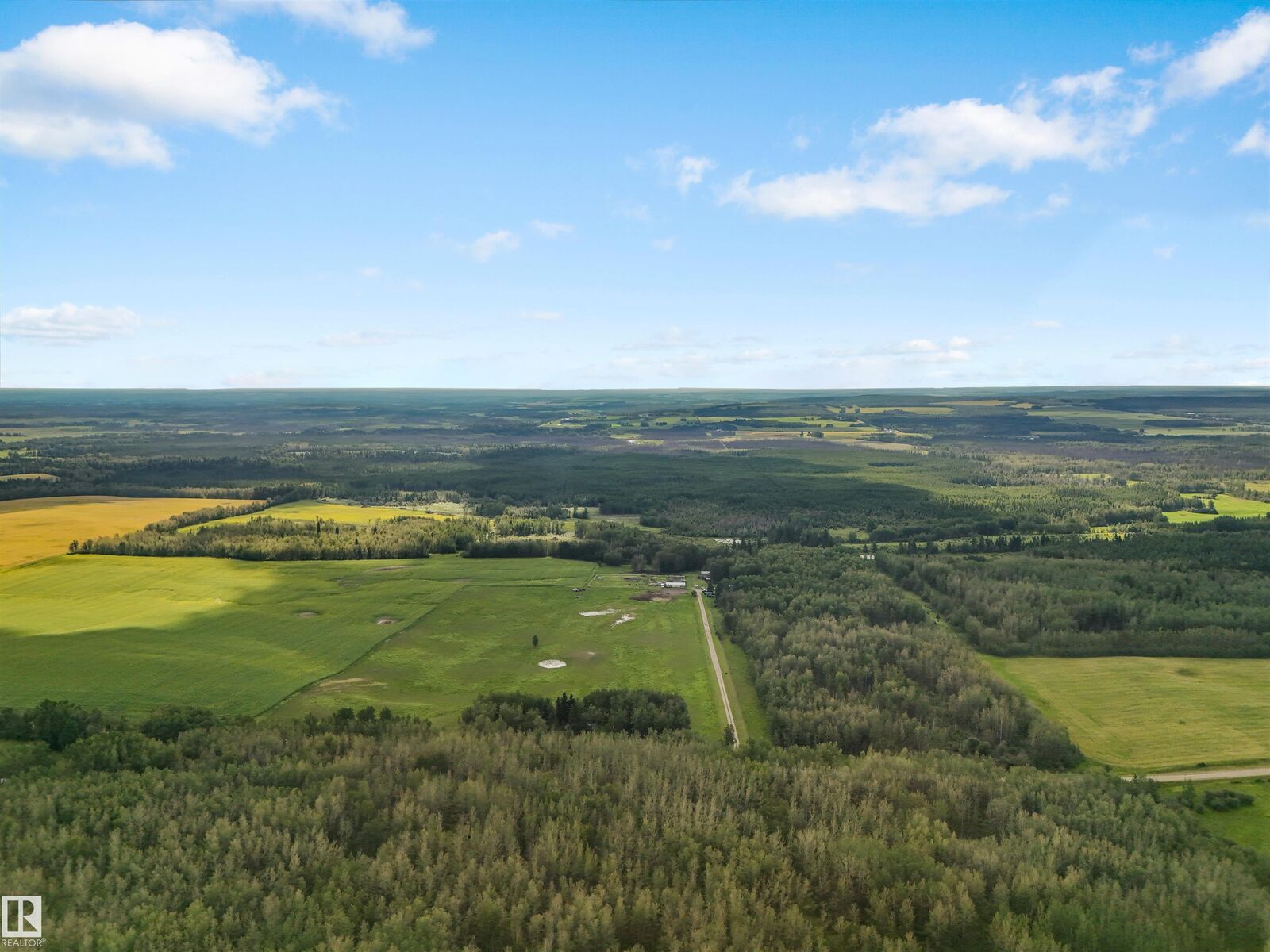 Property Photo: 7113 Twp Road 520 AB T0E 2H0