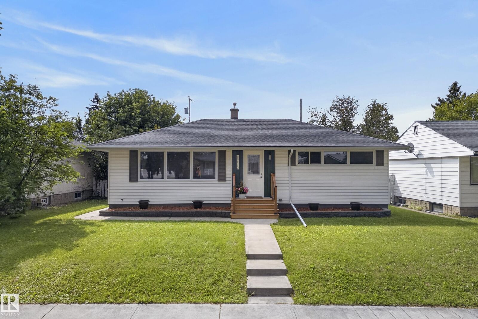 Property Photo: 8715 64 Avenue NW AB T6E 0H4