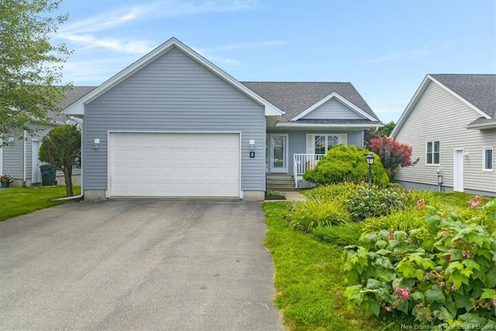 8 Devonayer Court — photo 1