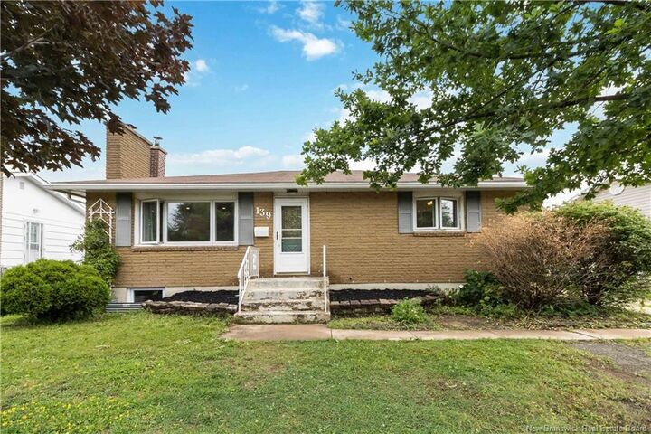 139 Ayer Avenue — photo 1