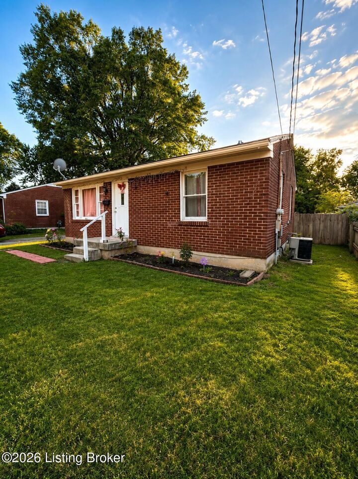Property Photo: 2612 Benoch Ave KY 40216