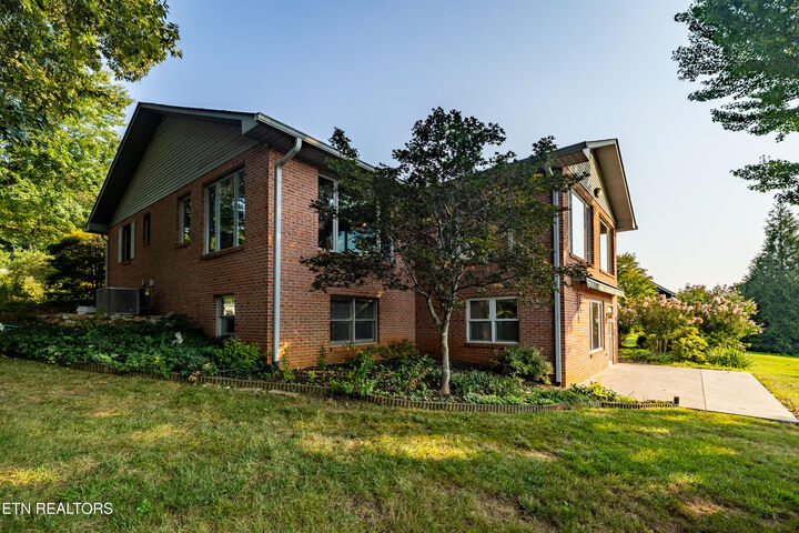 Property Photo: 128 N Panoscenic Drive TN 37803