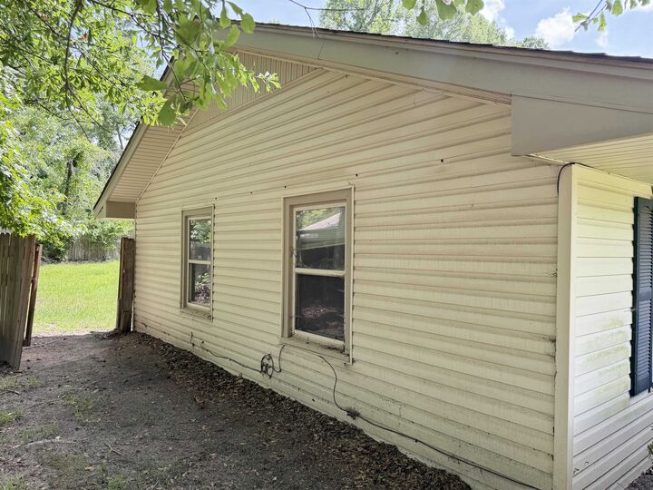 Property Photo: 409 W Henderson St. TX 75684