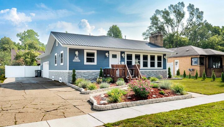 Property Photo: 212 W Collins MI 48640