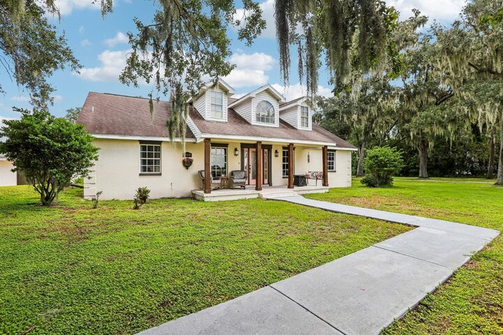 Property Photo: 408 Holloway Road FL 33567