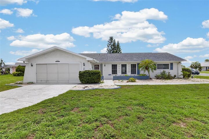 Property Photo: 1743 Coco Palm Circle FL 33573